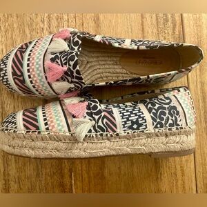 Crown Vintage Multicolor Patterned Espadrilles size 8